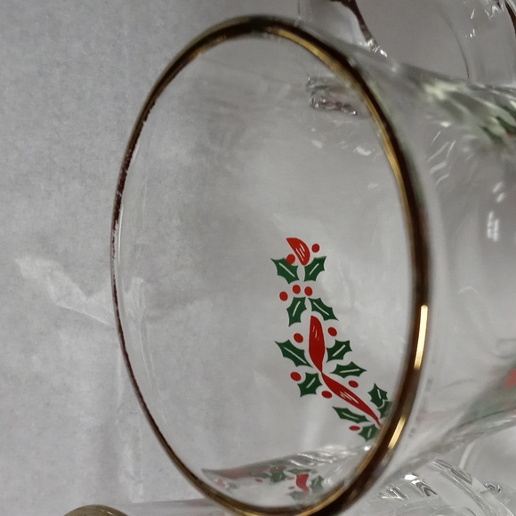Vtg Christmas Holly Footed Mugs with handle set of 2 - Picture 5 of 6